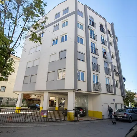 Apartment Balcony Free Parking Center In Near
