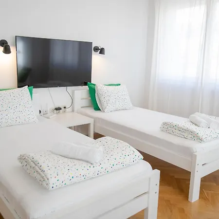 Balcony Free Parking Center In Near Apartment *