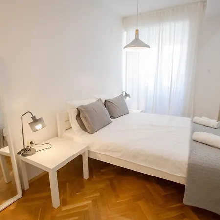 Balcony Free Parking Center In Near *